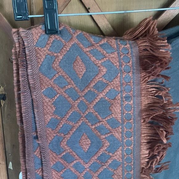 Romano gray rust embroidered fringe shawl NWT - Picture 3 of 8